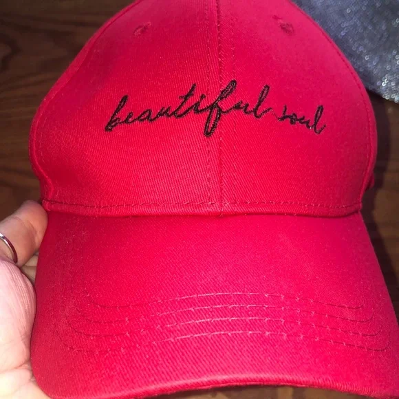 Red women’s hat “Beautiful soul”. - Picture 1 of 2